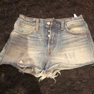 VINTAGE LEVIS HIGH WAISTED DENIM SHORTS SIZE 26